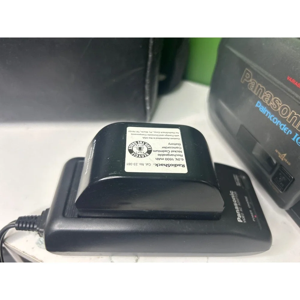 Panasonic Palmcorder IQ VHS-C Camcorder Bundle x14 Zoom PV-IQ204 Bag Tapes Parts